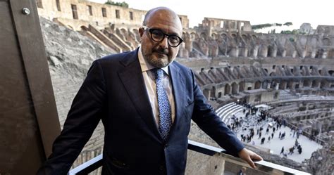 Turista Scrive Il Nome Della Fidanzata Sul Colosseo Cosa Dice Il