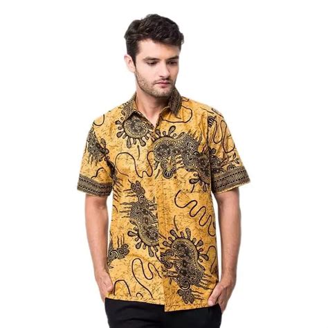 8 Rekomendasi Baju Batik Pria Elegan Saat Acara Formal