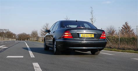 VIDEO Cum sună şi cum merge un Mercedes S Class W220 din 1999 cu V8