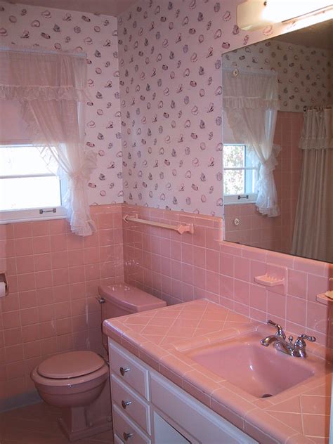 Diy 1960s Pink Tile Bath Before Shot Our Upstairs Bathro Flickr