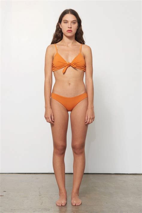 10 Sexy Hot Carla Bikini Pics