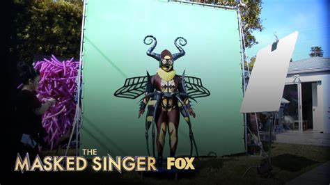 The Clues Bee Season 1 Ep 9 The Masked Singer Youtube