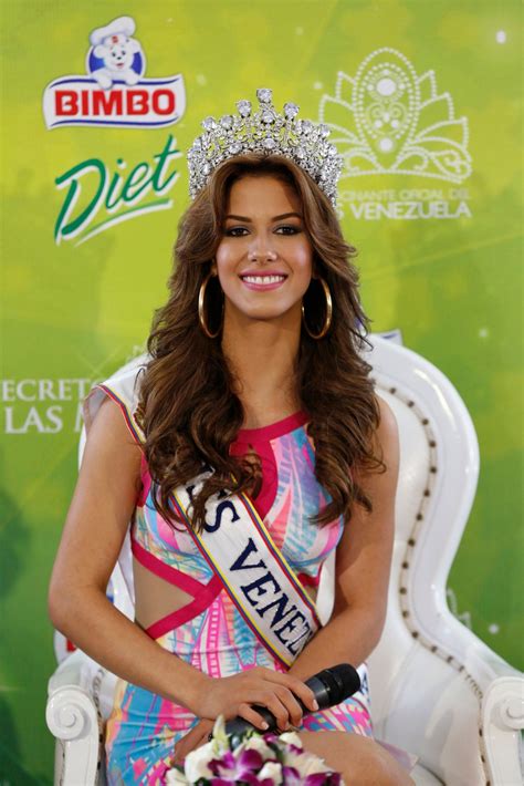 Miss Venezuela 2014 Mariana Jimenez Smiles During A News Conference In