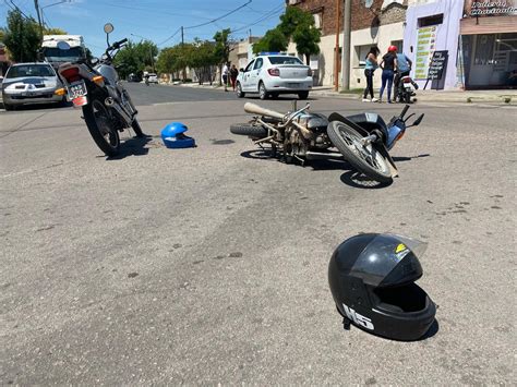 Accidente Entre Dos Motos En Calle 24 Y 23 Una Mujer Fue Trasladada