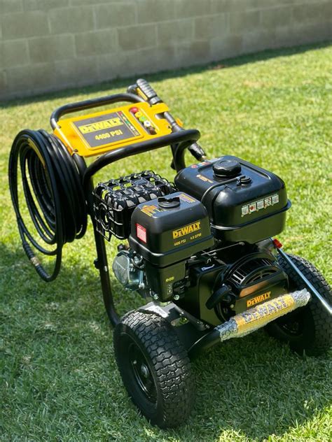 Dewalt 4400 Psi 40 Gpm Gas Cold Water Pressure Washer With Dewalt For