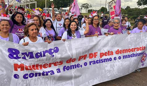 M Mulheres Tomam Ruas E Pra As Para Marcar A Retomada Da Democracia E