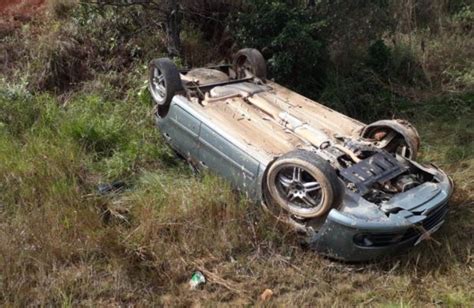 Carro Capotado Not Cias De Po Os De Caldas E Regi O Pocoscom