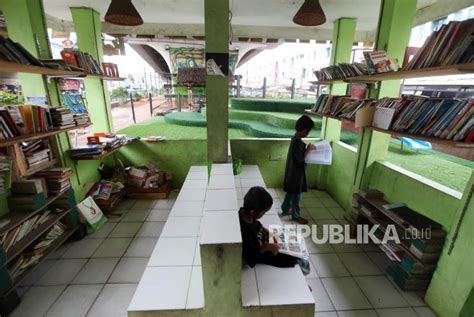 Menengok Taman Baca Kolong Jembatan Ciputat Republika Online