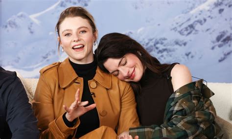 Cómo Thomasin Mckenzie Y Anne Hathaway De Eileen Dieron Vida Al