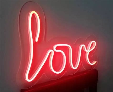 Placa Neon Love Letra Decorativa Painel Neon Letreiro Led