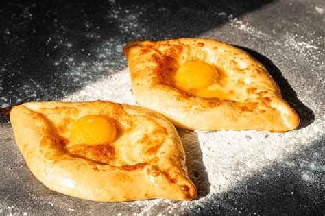 Dos Khachapuri De Adjarian En Estilo Georgiano Cl Sico Tradicional