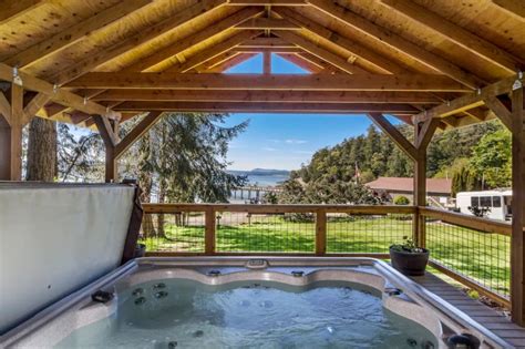 22 Hot Tub Privacy Ideas For Every Budget