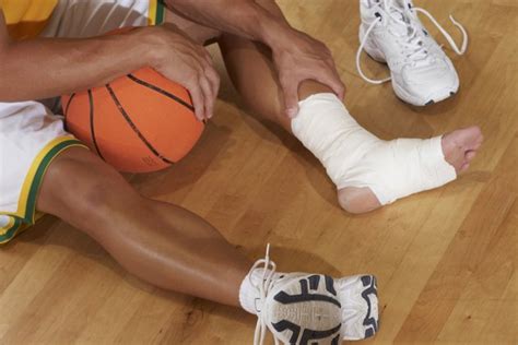 Strained Achilles Tendon Ice Vs. Heat Therapy | Livestrong.com