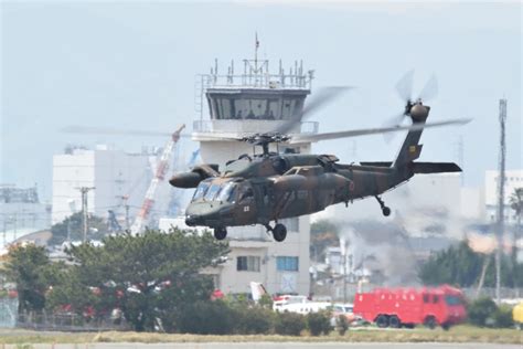 陸上自衛隊 Mitsubishi Uh 60ja 43123 徳島空港 航空フォト By Miyabiさん 撮影2020年04月15日