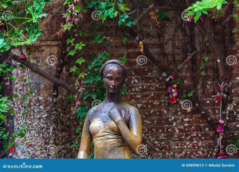 Statue Of Juliet In Verona Royalty-Free Stock Image | CartoonDealer.com ...