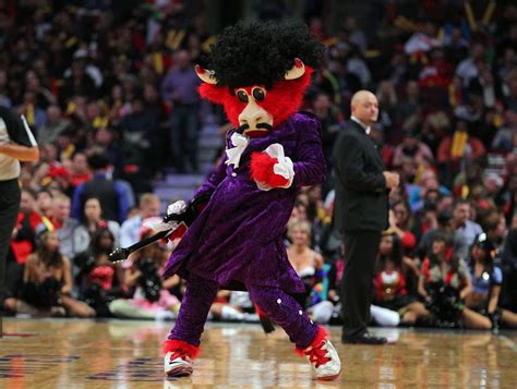 Chicago's Benny the Bull named NBA Mascot of the Year | theScore.com ...