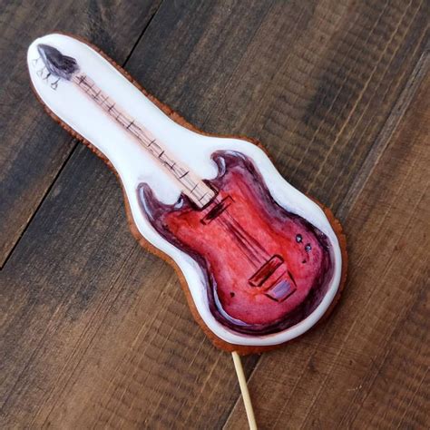 Вот вам #гитара поближе 🎸🎵🎶 Вообще, восхищаюсь теми кто умеет играть на ...