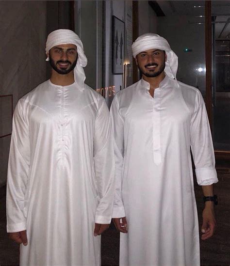 Khalid Bin Mohammed Bin Hamdan Al Nehayan Y Khalid Bin Mansour Bin Ahmed Al Thani Vía