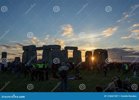 Solsticio De Verano De Stonehenge Fotograf A Editorial Imagen De