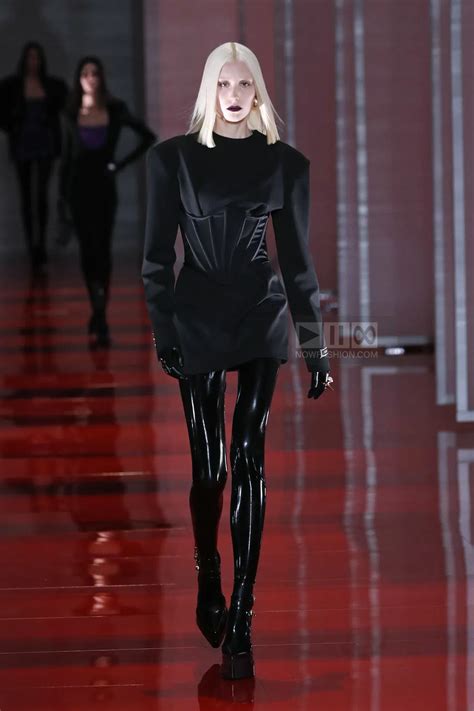 Versace Ready To Wear Fashion Show Collection Fall Winter 2022