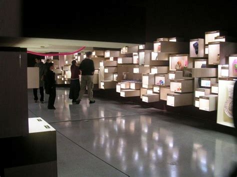 Pin by Hajer alkhonin on الصقور | Museum exhibition design, Exhibition ...