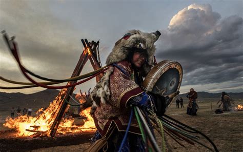 Shamanism In The Hunnu Period Mongulai Shaman Shaman Ritual Mongolia