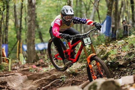 Lo mejor de la Copa del Mundo de DH en Snowshoe en 26 minutos de acción