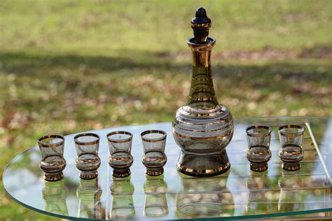 Vintage Brown And Gold Glass Liquor Wine Decanter With 6 Shot Glasses Vintage Blown Glass