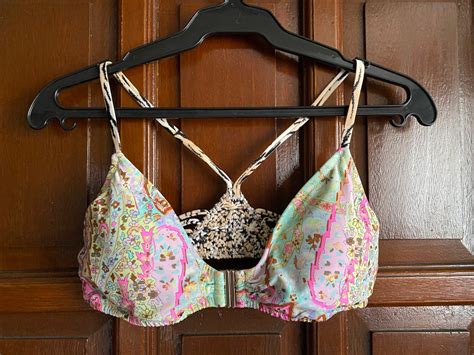 Victorias Secret Bikini Top Front Closure L Women S Fashion Swimwear Bikinis Swimsuits