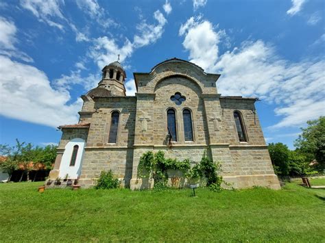 гроба на Дан Колов и църквата в село Сенник – Моята лична туристическа ...