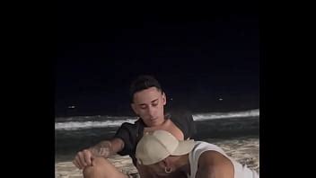 Chup Al Beb En La Playa En P Blico Completo En Rojo Xvideos