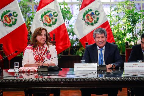 Presidenta Dina Boluarte Se Reunió Hoy Con El Gobernador Regional De Ayacucho Y 40 Alcaldes