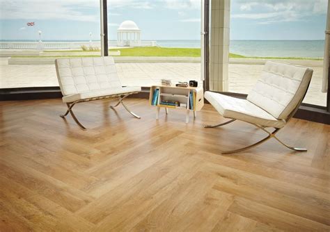 Spring Oak Luxury Vinyl By Karndean Designflooring Has All The Beauty