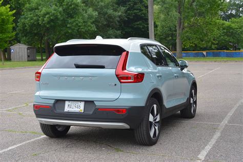 2018 Volvo XC 40 Momentum Review - GTspirit