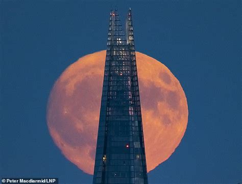 July Supermoon Lights Up Londons Skyline In First Of 2023 Daily Mail