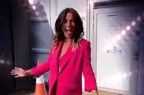 Itv The Masked Singer Star Davina Mccall Shows Off Stunning Pink Outfit