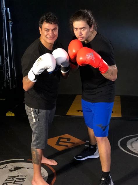 Popó se orgulha do filho que é gay mas divide opiniões ao chamá lo de bichona