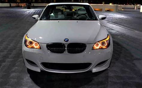 Ангельские глазки BMW E46, E60, E53, E70, E39 в ночи, вид