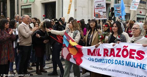 Milhares manifestam se em Lisboa pelos direitos das mulheres Açoriano