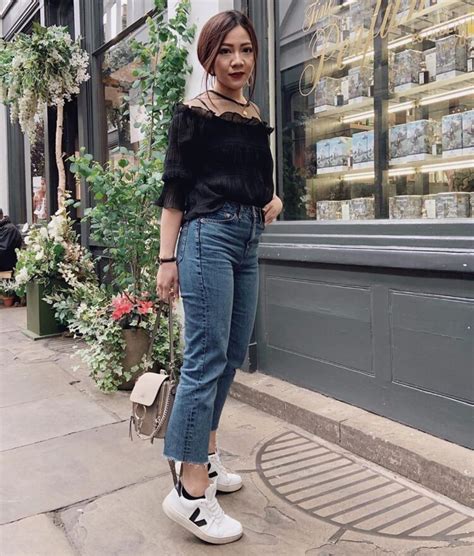 Hot Sexy Suzi Tse Bikini Pics