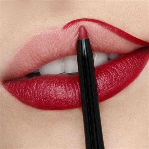 Stila Glaze Lip Liner Crimson Full Size Dunkelrote Lippen