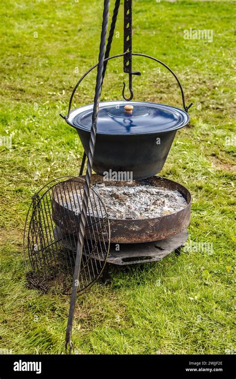 Dutch Oven Grill Hi Res Stock Photography And Images Alamy
