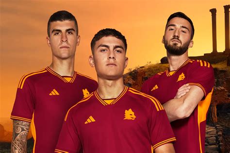 La Roma Punta Sul Classico Svelata La Nuova Maglia Firmata Adidas