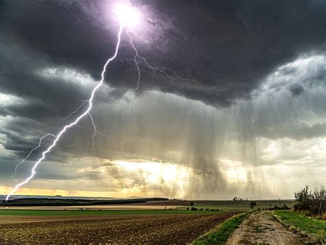 Sale La Tensione Meteorologica Nel Week End Tra Nubifragi E Caldo