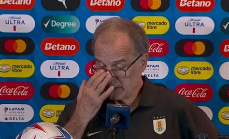 Furor En Las Redes Por La Inesperada Reacción De Bielsa En Conferencia