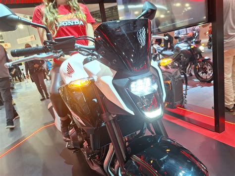 En Direct De Milan Honda Cb Hornet Un Nouveau Frelon Dans La Famille