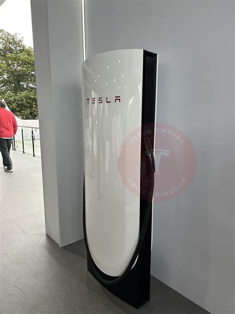 Tesla Unveiles Supercharger V4 With Integrated Credit Card Reader And