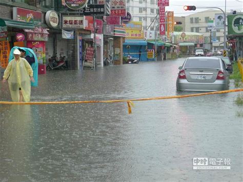 台南永康大灣路馬路淹成小河 焦點 中時