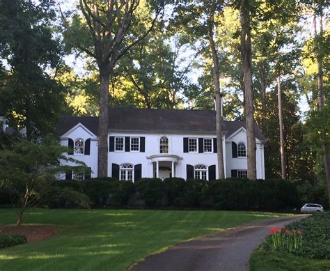 Things That Inspire: A classic: White house, black shutters