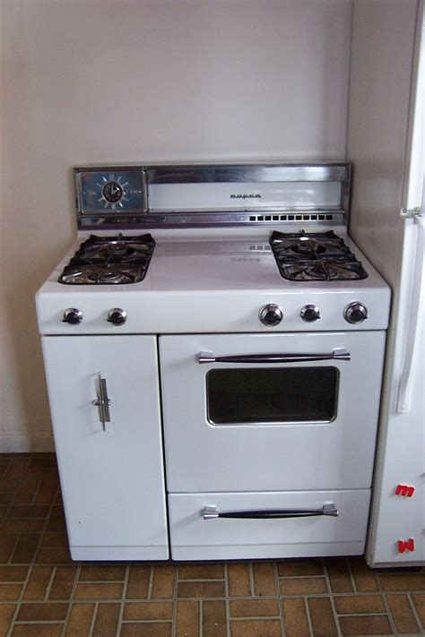 208 Pictures Of Vintage Stoves Refrigerators And Large Appliances Retro Renovation